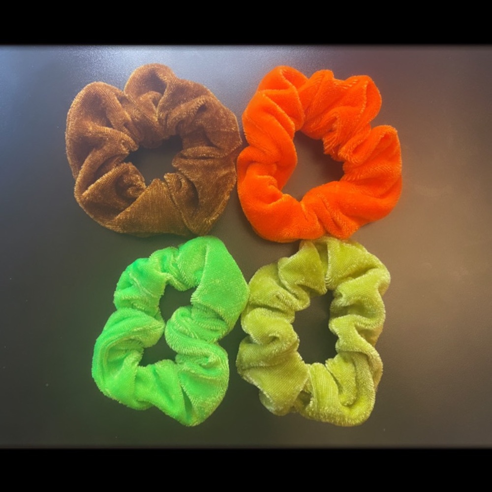 16 Scrunchies